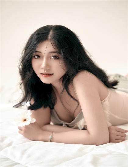 票房冠军：《救命！和逃婚对象闪婚了》人性探讨：人性本质与道德困境思考